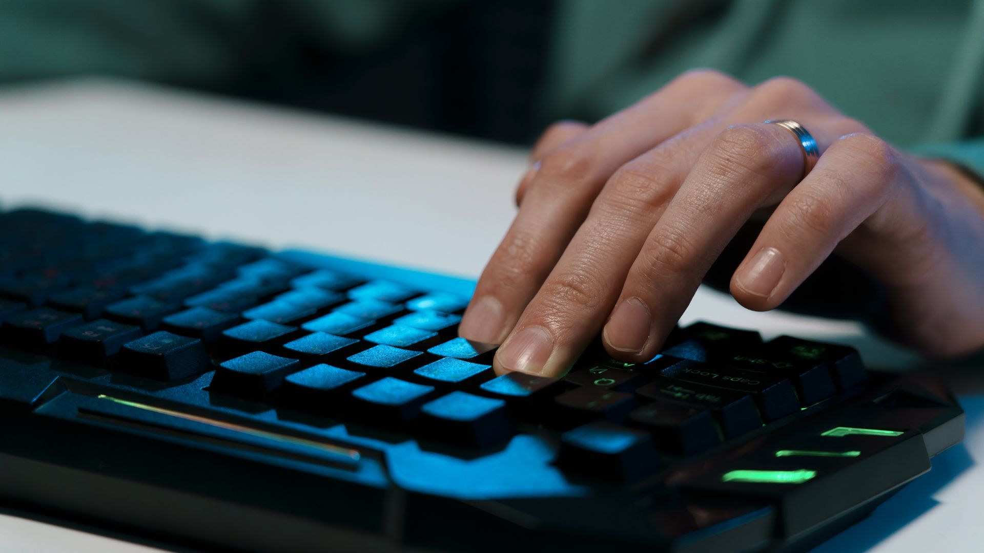 Keyboard Ergonomics Singapore: Wrist Pain From Typing (Causes & Fixes)