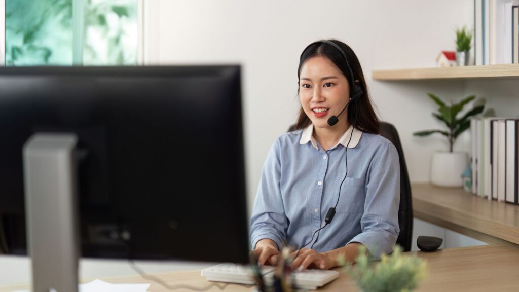 Hybrid worker using an ergonomically adjusted home workstation after professional assessment